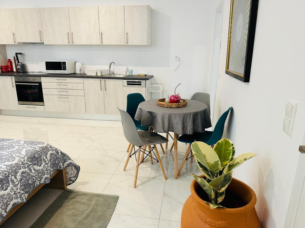 Apartment Doulapas